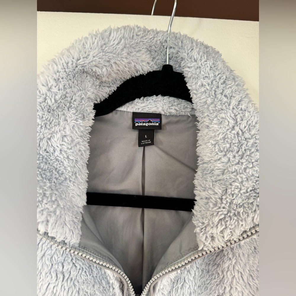 Patagonia Light Gray Fleece Vest - Picture 2 of 3